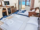 Pokój rodzinny składa się z podwójnego łóżka oraz rozkładanej sofy