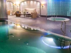 W hotelu znajduje się basen z podgrzewaną wodą