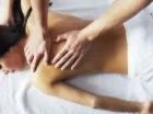 Dostępna jest tu szeroka oferta masaży i zabiegów rehabilitacyjnych