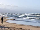 Darłowskie plaże zachęcają do spacerów też zimą