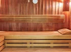 W hotelowej strefie wellness znajduje się basen, sauna i jacuzzi