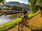 Fani aktywnego wypoczynku mogą udać się na wycieczkę rowerową nad rzeką