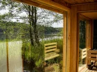 Z sauny można podziwiać przyrodę jeziora
