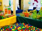 Dla dzieci urządzono pełną atrakcji salę zabaw