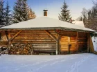 Obiekt oferuje wiatę grillową, salę restauracyjną i kawiarnię