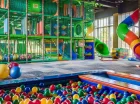 Dzieci mogą spędzić czas w doskonale wyposażonej sali zabaw