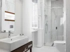 Każdy pokój posiada łazienkę wyposażoną w sprzęty wysokiej jakości