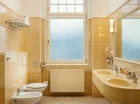 Łazienki wyposażono w suszarkę do włosów, bidet, 2 umywalki