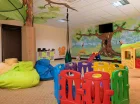 Dla dzieci przygotowano plac oraz pokój zabaw