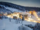 Obiekt jest położony 400 metrów od Zieleniec Ski Arena