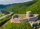 Nad Rytrem i doliną Popradu górują ruiny średniowiecznego zamku