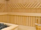 W strefie wypoczynkowej można odprężyć się w saunie suchej