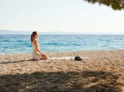 Relaks oraz wypoczynek na plaży lub w cieniu śródziemnomorskich sosen