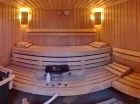 W SPA mieszczą się: sauna, jacuzzi oraz pięć gabinetów zabiegowych