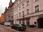 Aparthotel mieści się w szeregu kamienic
