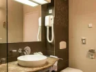 Pokoje wyposażone są w prywatną łazienkę z prysznicem