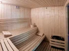 Goście mogą korzystać z sauny fińskiej i łaźni parowej