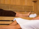Goście mogą wygrzać się w saunie fińskiej