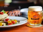 Lokalne piwo na Słowacji jest lubianym dodatkiem do posiłków
