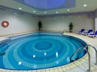 W hotelu jest także wewnętrzny basen oraz jacuzzi