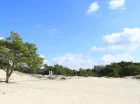 Wewnętrzna wydma zapewnia dodatkową przestrzeń do plażowania