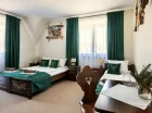 We wszystkich pokojach znajduje się balkon z widokiem na otaczające góry