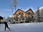 Na nartach biegowych i skiturowych można dotrzeć wprost do willi