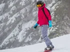Aktywni goście mogą skorzystać w sezonie z okolicznych stoków narciarskich