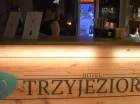 Lobby bar serwuje napoje i przekąski