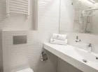 Nowoczesne łazienki wyposażone są w kabiny prysznicowe