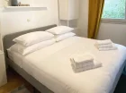 W jednej sypialni mieści się podwójne łóżko