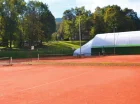 Na terenie Dworu Rychwałd jest kilka boisk zewnętrznych i korty tenisowe