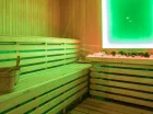 Starsi mogą się zrelaksować w odprężającej saunie