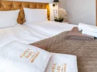 Hotel oferuje eleganckie pokoje i apartamenty
