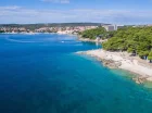 Obiekt usytuowany jest nad brzegiem zatoki Morza Adriatyckiego