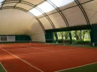 Na terenie hotelu mieści się boisko do tenisa