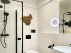 Łazienki są nowoczesne i estetycznie urządzone