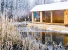 Wprost nad jeziorem Forbin znajduje się całoroczna klimatyczna sauna