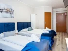 Hotel dysponuje pokojami dla 2, 3 oraz 4 osób