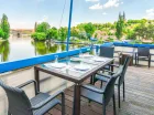 Botel Vodnik oferuje nocleg na rzece z widokiem na zabytkową Pragę