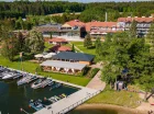 W kompleksie znajduje się hotel, marina, SPA oraz duży, piękny ogród