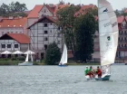 Położony wprost nad jeziorem Hotel Anek pozwala poczuć mazurski klimat