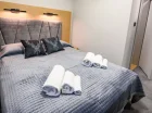 W każdym pokoju czeka wygodne podwójne łóżko
