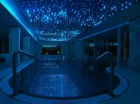Hotel organizuje okazjonalnie nocne pływanie