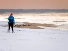 Gdy spadnie śnieg, po plaży można chodzić nawet na nartach biegowych