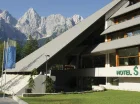 Resort jest przepięknie położony z widokiem na alpejskie szczyty