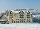 Hotel położony jest w sercu Beskidu Śląskiego w pobliżu ośrodków narciarskich