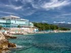 Wyndham Novi Vinodolski Resort jest położony przy samej plaży