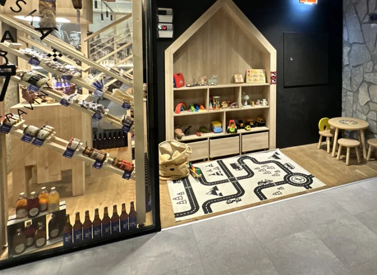 Jest także kącik zabaw dla najmłodszych