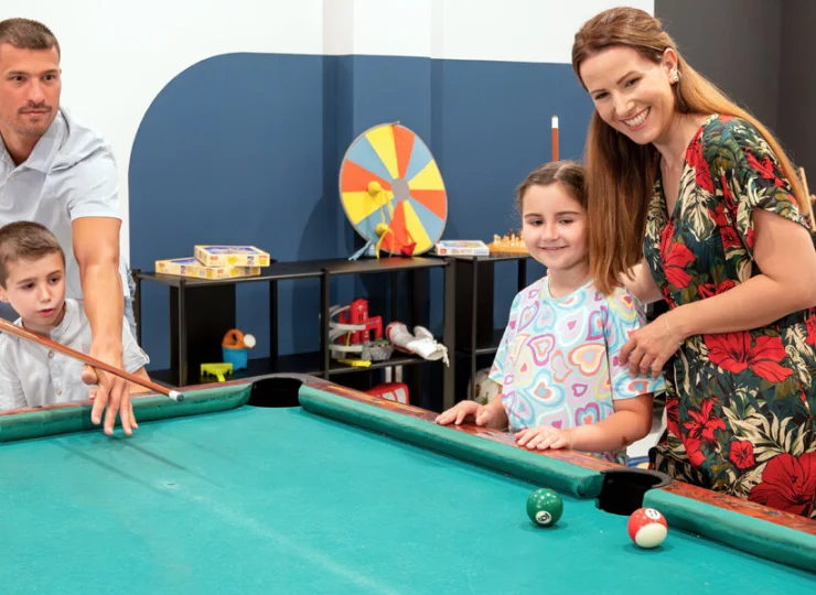 Można też rodzinnie zagrać w bilard i inne gry